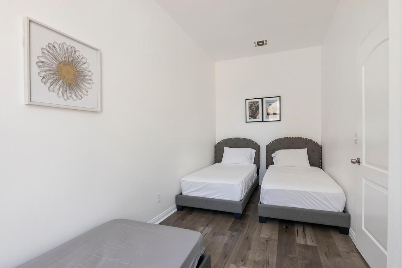 Spacious Private Gated Modern Loft Close To Universal Studio And Hollywood لوس أنجلوس المظهر الخارجي الصورة